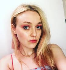 Dakota fanning was born on 23 february 1994 in conyers city of georgia, usa. Dakota Fanning Vergleichen Sie Die Korpergrosse Das Korpergewicht Die Korpermasse Mit Anderen Beruhmtheiten Stellameus