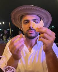 Celebrating the Roas!🥂💛