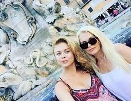 Filmy i galerie zdjęć w plejada onet. Joanna Opozda Aktorka Z Buska Zabrala Mame Na 50 Urodziny Do Rzymu Zdjecia Echo Dnia Swietokrzyskie