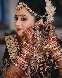 30 Real Brides Who Ditched Typical Choodas Went Bole Chudiyan Indian Wedding Photography Poses Bridal Bangles Indian Bridal Photos
