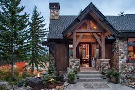 A West Coast Couple Discovers That Less Really Is More Especially When It Comes To Building A Comfortably Sized T Timber House Rustic House Rustic Home Design