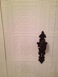 Bifold Closet Door Makeover With Paintable Wallpaper Closet Door Makeover Door Makeover Bifold Closet Doors