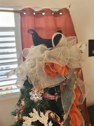 Quisiera saber si conocen de algún departamento en Carolina que se encargue  de estos casos. Ese criadero de gallos en Country Club, frente a la kodak,  tiene los gallos “realengos” por toda