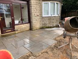 Sd home improvements have installed a gravel driveway in bristol. Gravel Driveway With Indian Sandstone Patio In Banbury Cherwell Drives And Patios