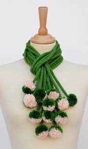Articles Similaires A Vente Tricot Echarpe Pom Pom Collier Boucle Foulard De Valentinaday Vert Foret Creme Peche Pompom Scarf Pom Pom Necklace Knitted Necklace
