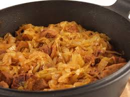 Dacă nu avem capac, putem sigila forma cu folie de aluminiu și dacă. Carne De Porc Cu Varza Murata Pomana Porcului