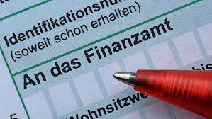 Auch wenn man verheiratet ist und die steuerklassen iii und v kombiniert oder beide ehepartner steuerklasse iv haben, ist man zur abgabe der steuererklärung verpflichtet. Steuererklarung 2019 Frist Endet Am 31 Juli Was Passiert Wenn Ich Zu Spat Abgebe