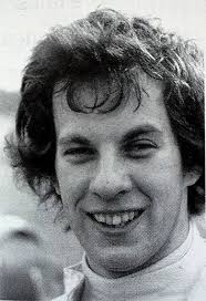 No Mirando A Nuestro Daño