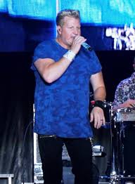 Tara levox finds her true soulmate in a talented personality, gary levox, who is the lead singer of rascal flatts and founder of black tie moving and create nash.the duo's marriage is an everlasting bond whose starting is a glance, and the ending is eternal. Farce The Music Awkward Gary Levox Photo Of The Week