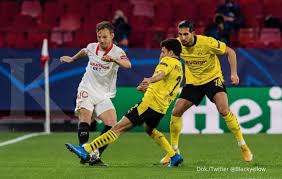 Séville enchaîne les centres dans la surface allemande, mais pour le moment ne parvient pas à surprendre totalement le borussia qui est totalement dépassé. Hasil Pertandingan Sevilla Vs Dortmund Tim Andalusia Takluk Di Tangan The Borussian