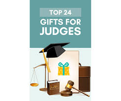 20 best gifts for judges that are