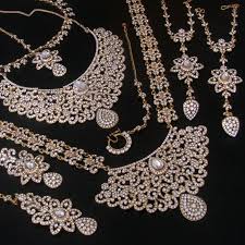 Pin By Shob On Indian Outfits Indian Bridal Jewelry Sets Indian Jewelry Sets Indian Wedding Jewelry