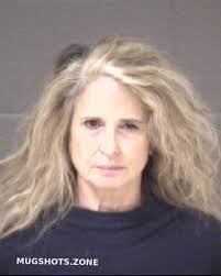 Tammy Mackinnon's Instagram, Twitter & Facebook