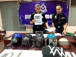 Oleh si gunduldiposting pada 12 februari 201921 juli 2019. Dua Geng Samun Kedai Serbaneka 24 Jam Tewas