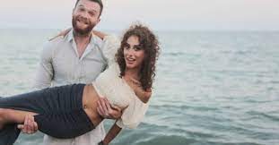 .kişinin biyografisini ve bazı oyuncuların yaşamlarını burada sizlerle paylaşmıştık. Cukurova Nin Fadik I Evleniyor Iste Polen Emre Ve Voleybolcu Aski Videosunu Izle Takvim Tv