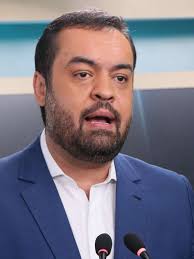 Em debate no Rio, Castro vira alvo comum de adversários por escândalos de  corrupção