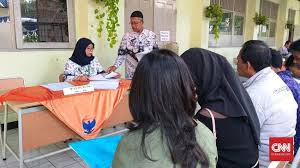 Formulir penerimaan siswa baru jenjang sd, smp, sma dan smk tahun ajaran 2020 2021 berdasarkan pengisian dapodikdasmen sekian postingan kali ini tentang contoh formulir penerimaan siswa baru jenjang sd, smp, sma dan smk tahun pelajaran 2021 2022, mudah mudahan bisa membantu bapak ibu guru dalam penyelenggraan ppdb dan dapat melencarkan dalam. Ragam Masalah Ppdb 2020 Gaptek Hingga Aturan Diskriminatif