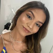 Sarah Lessa (@sarahlessa_)