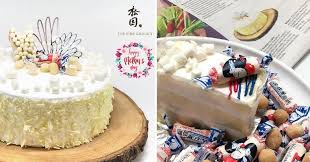 Spread the raspberry jelly over the cake while it is warm, but not hot, so it will soak into the cake. This Bakery Is Selling White Rabbit Cake Until 31 May You Can Try It For Less Than Rm14 World Of Buzz