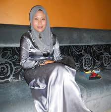 This page is for those who have passion for silk & satin clothing. Pecinta Soffiena Djamaludin Home Facebook