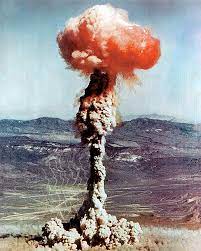 ذكرى أول قنبلة نووية بالتاريخ. ØªØ£Ø«ÙŠØ±Ø§Øª Ù†Ø§Ø¬Ù…Ø© Ø¹Ù† Ø§Ù†ÙØ¬Ø§Ø± Ø§Ù„Ù‚Ù†Ø¨Ù„Ø© Ø§Ù„Ù†ÙˆÙˆÙŠØ© ÙˆÙŠÙƒÙŠØ¨ÙŠØ¯ÙŠØ§