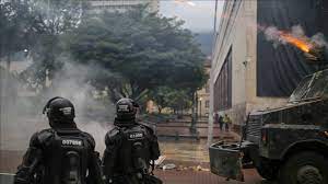 Dentro de los tres días siguientes a la declaratoria o prórroga del estado de conmoción, el congreso se reunirá por derecho propio, con la plenitud de sus atribuciones constitucionales y legales. M5xhf8rmaojzlm
