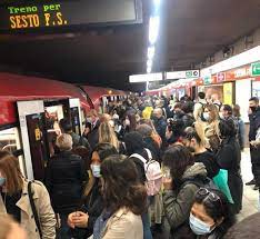 Italy's second largest city and capital of the north has 1.5 million inhabitants (3 million in metropolitan area of almost 1000 km2). Assembramenti In Metro Ma Per Atm Va Tutto Bene Radio Lombardia