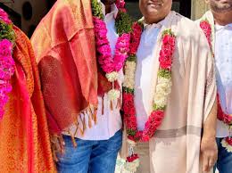 Today MD Ashwaq Sahab Of Afzal Nager Met With Janab MD Saif Uddin Shafi  Sahab Corporator Old Malakpet Div & Senior AIMIM Leaders Done Gulposhi At  AIMIM Old Malakpet Corporator Office Malakpet