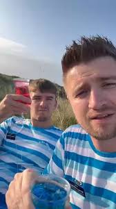 🌺 Aloha, Friends! 🌺...