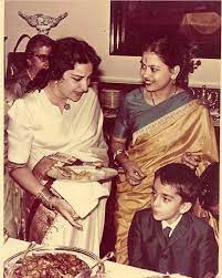 Nargis And Sanjay Dutt Vintage Bollywood Bollywood Celebrities Bollywood Photos