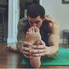 My name is flo and i have been a yoga teacher for almost two decades. Flo Yoga Instafeet Feetmale Feet Feetlovers Foot Menfeet Pies Descalzos Descarzo Instadescalzos Famousfeet Feetoffamo Yoga For Men Yoga Old Google