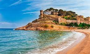 Kleiner strand in dem ort calella de palafrugell. Spanien Urlaub Die 21 Schonsten Urlaubsorte 2021