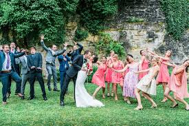 Lockert eure rede oder den text in einer glückwunschkarte oder hochzeitseinladung auf. Auf Der Suche Nach Witzigen Und Ausgefallenen Ideen Fur Ihre Gruppenfotos Auf Der Hochzeit Hier Sind Sie Bei Hoc Fotos Hochzeit Hochzeit Bilder Hochzeitsfotos
