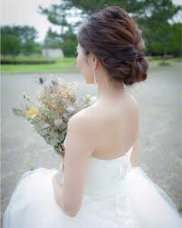 結婚式の花嫁髪型 2020年最新版 ウェディングドレスや和装に合うヘアスタイル別アレンジまとめ みんなのウェディングニュース ウェディング ヘアスタイル 花嫁 髪型 花嫁 髪型 編み込み