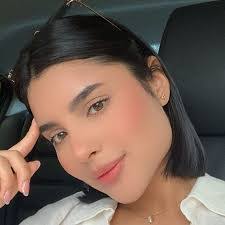 Karen Belli's Instagram, Twitter & Facebook