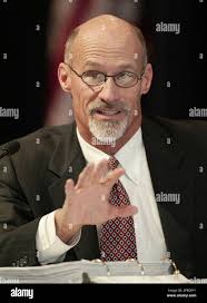 FILE ** Former Tennessee Valley Authority board member Bill Baxter speaks  during a meeting Feb. 13, 2006, in Knoxville, Tenn. Baxter said Wednesday,  June 13, 2007, his reputation was unfairly damaged