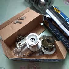 Hakikatnya menukar tombol pintu ini adalah kemahiran asas yang perlu kita tahu bila sudah duduk di kediaman sendiri. 3 Tombol Pintu Rosak Buat Sparepart Home Furniture Others On Carousell