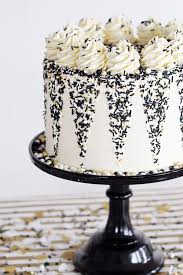 Black And White Cake Decorating Ideas Classic Black And White Cake Cake By Courtney Cake White Birthday Cakes Easy Cake Decorating