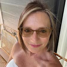 What is the incidental deposit for Universal Hotels, especially Hard Rock?