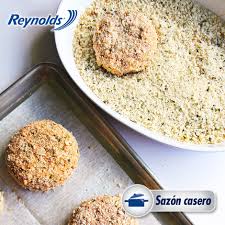 Empanizar Sazoncasero Para Que Tus Empanizados Queden Mas Crujientes Haz Un Mix De Pan Rallado Galletas Panko Y Hojuelas De M Empanizado Casero Pan Rallado