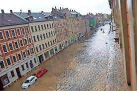 20 bis 40 cm neuschnee in 24 stunden. Warnung Auch Per App Mehr Als 150 Einsatze Bei Unwetter In Leipzig Strassen Unter Wasser Und Umgesturzte Baume Lvz Leipziger Volkszeitung