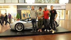 50 Anni Di Lamborghini Il Temporary Del Brand Eventi E Anche Degli Sconti In Galleria Cavour