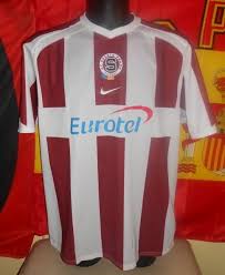 Aktuální dění, výsledky zápasů, informace o hráčích, vstupenky na domácí utkání a mnohem více. Sparta Praha Weg Fussball Trikots 2005 2006