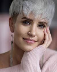 Avant de coupe courte sur cheveux blancs hiver coupe coupe courte moderne hiver notre sélection de coupes cheveux gris qui ne font pas mamie! Epingle Sur Coupes Cheveux