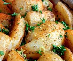 Comme Accompagnement Je Prepare Souvent Cette Recette De Pommes De Terre A La Grecque Greek Potatoes Recipes Greek Dishes