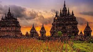 Kerajaan kutai kerajaan kutai merupakan kerajaan hindu tertua di indonesi, kerajaan ini didirikan pada tahun 400 m, di tepi sungai mahakam, kalimantan timur. Kerajaan Mataram Kuno Sumber Sejarah Raja Politik Peninggalan