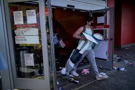 A group of unruly protesters wreaked havoc in minneapolis over the death of george flody. Minneapolis Target Is Looted During George Floyd Protests Videos