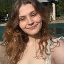 Ariel Porter's Instagram, Twitter & Facebook