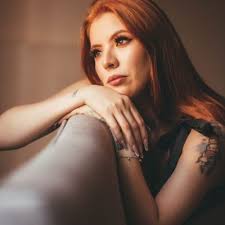 Sam Delgado (@QueenBeesdz)