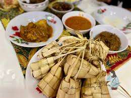 Namun, momen hari raya idul fitri biasanya akan terasa kurang lengkap tanpa adanya menu lebaran yang istimewa saat jamuan makan bersama keluarga. Wordless Wednesday Menu Hari Raya Aku Sis Lin